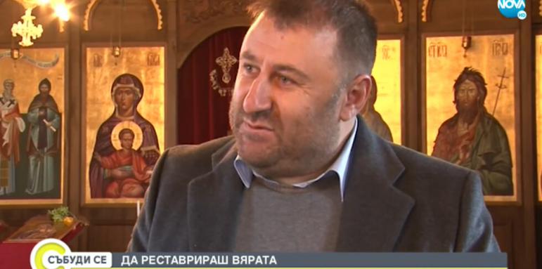 Мюсюлманин реставрира 12 църкви